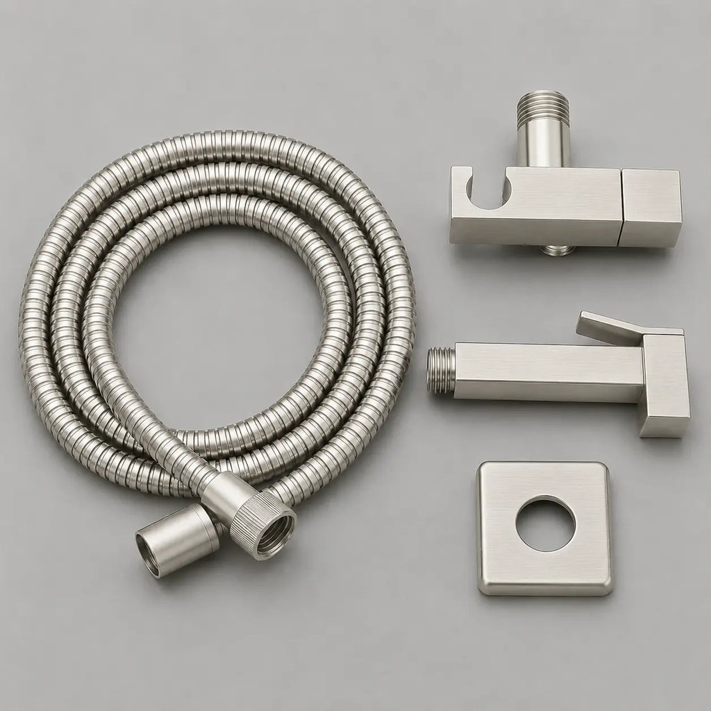 Kit douchette WC gris brossé avec flexible inox, support mural carré et accessoires de fixation assortis.