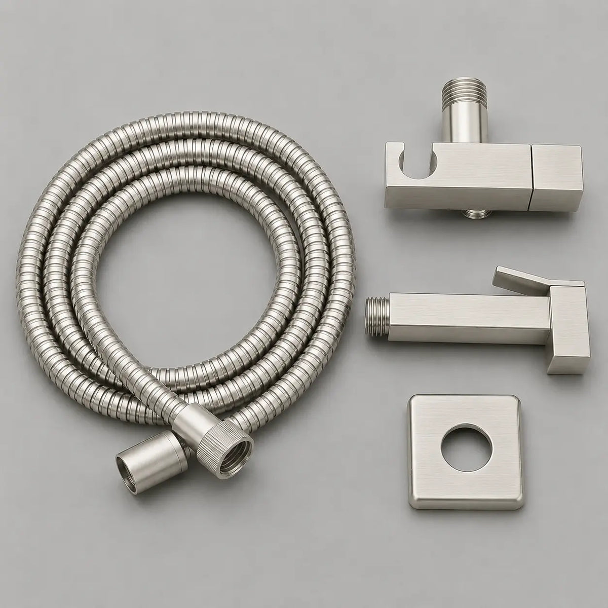 Kit douchette WC gris brossé avec flexible inox, support mural carré et accessoires de fixation assortis.