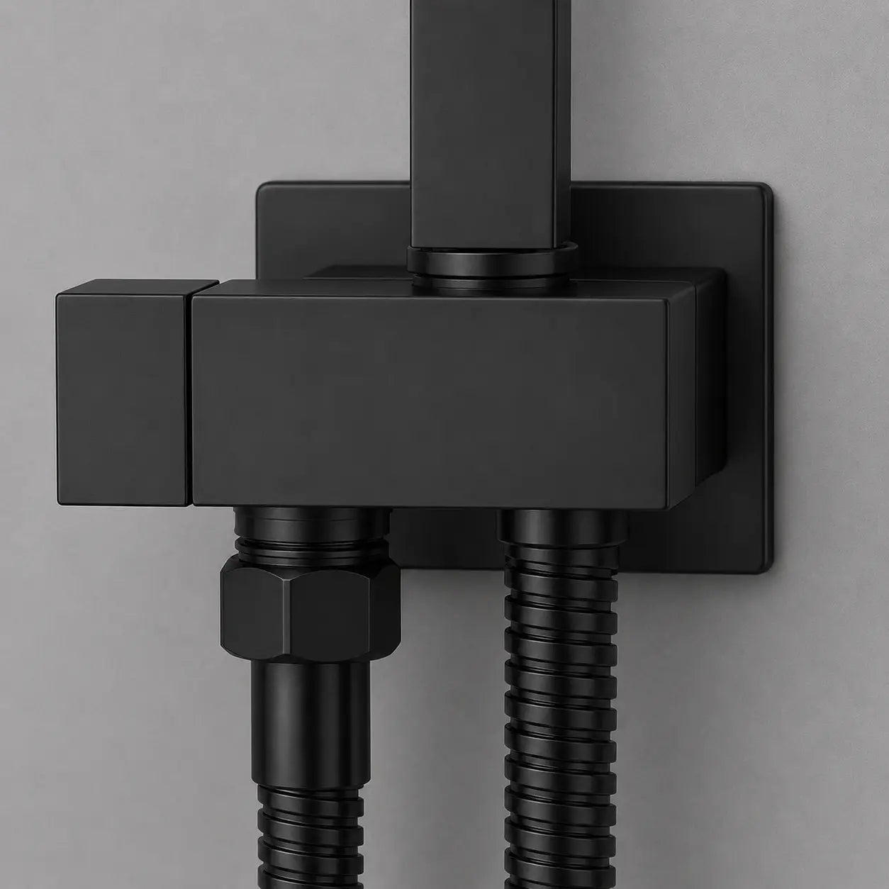 Support mural de douchette WC noir mat avec raccord intégré, finition mate élégante et design carré minimaliste. Image