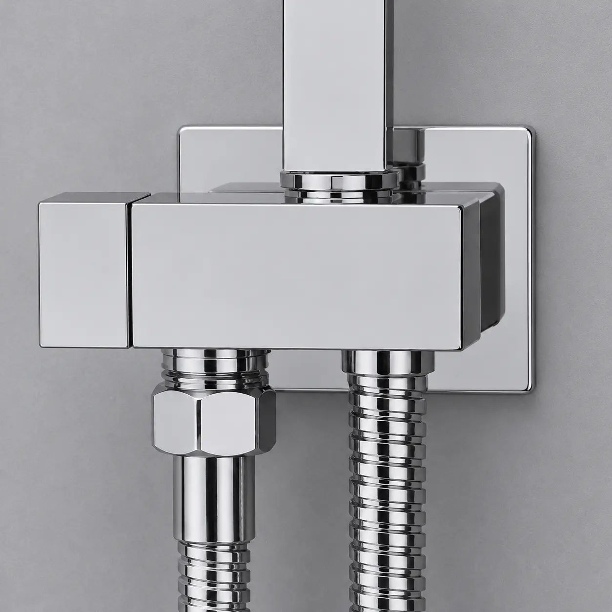 Support mural douchette WC chromé avec raccords inox et design carré moderne pour salle de bain. Image