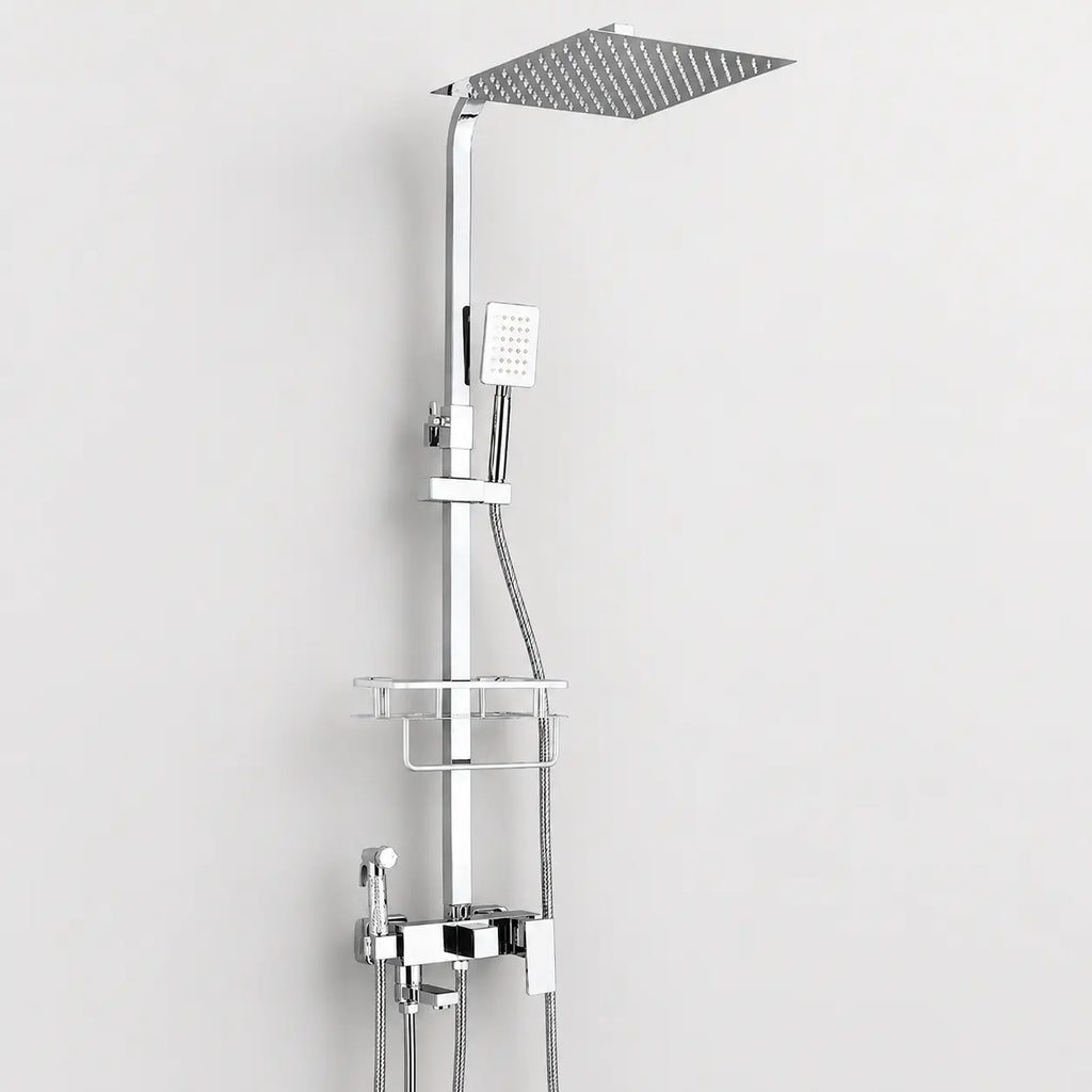 Colonne de douche chromée 4 fonctions avec grande tête pluie carrée, douchette à main, bec orientable et tablette intégrée.