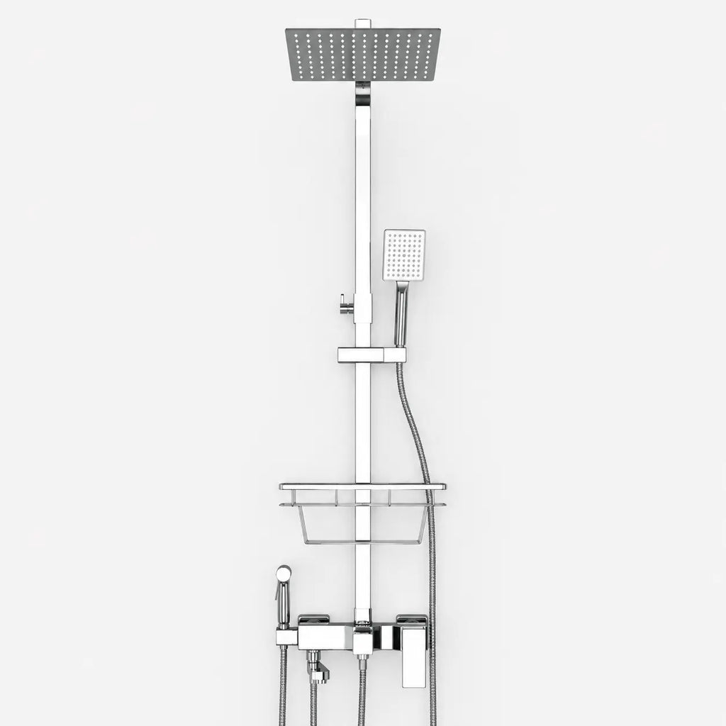 Colonne de douche chromée 4 fonctions avec pommeau pluie carré, douchette à main, bec pivotant et panier de rangement intégré.