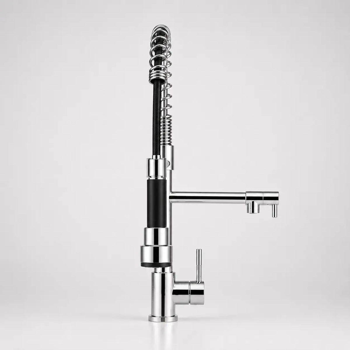 Robinet de cuisine chromé vertical avec douchette extractible, flexible à ressort et bec latéral au design contemporain