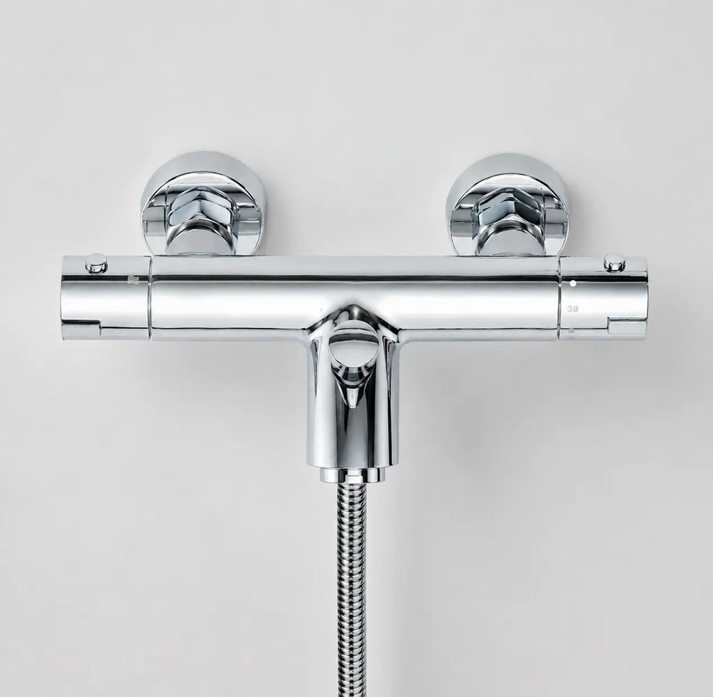 Mitigeur thermostatique mural chromé Thermivo avec sortie de douche centrale et réglage précis de température
