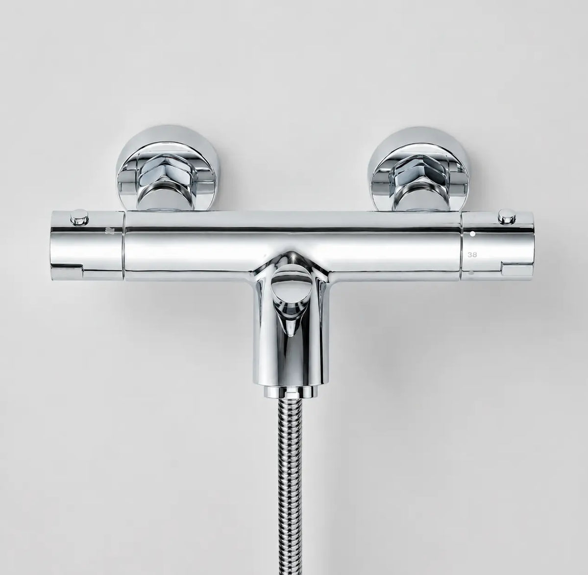 Mitigeur thermostatique mural chromé Thermivo avec sortie de douche centrale et réglage précis de température