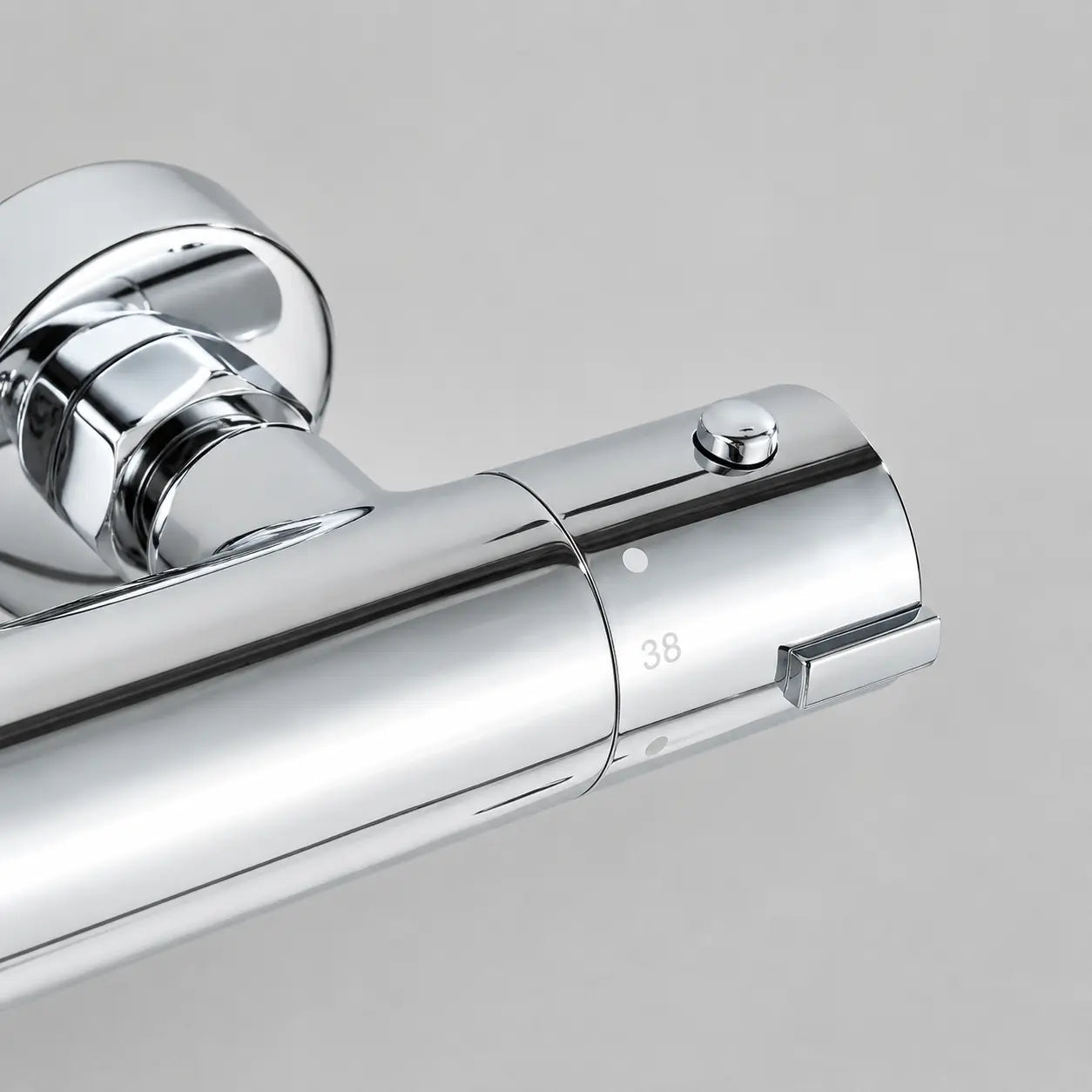 Réglage thermostatique Thermivo chromé avec sécurité 38°C et commande précise pour douche murale moderne Image