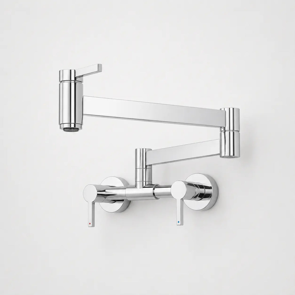 Robinet mural de cuisine chromé à bras articulé pivotant avec double commande, design moderne et finition brillante.