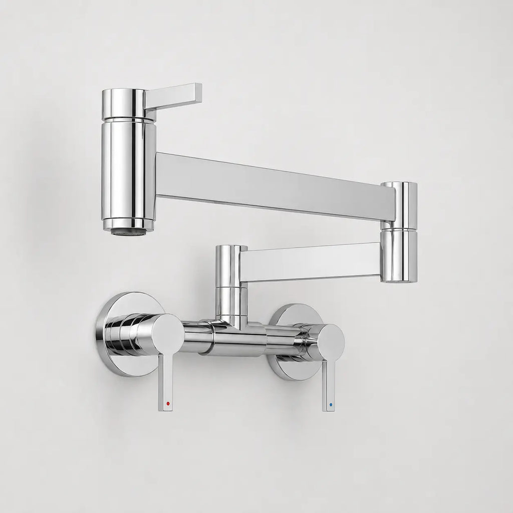 Robinet mural de cuisine chromé à bras articulé pivotant avec double commande, finition moderne en chrome poli.