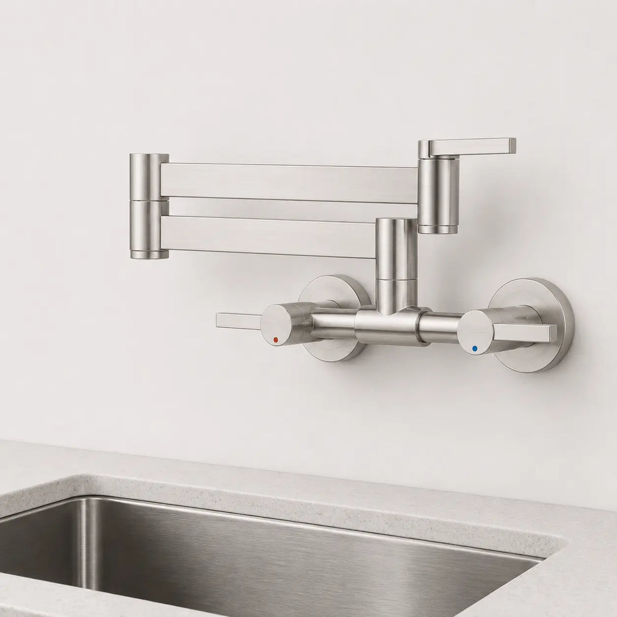 Robinet mural rabattable de cuisine en nickel brossé avec bras articulé replié et double commande à levier