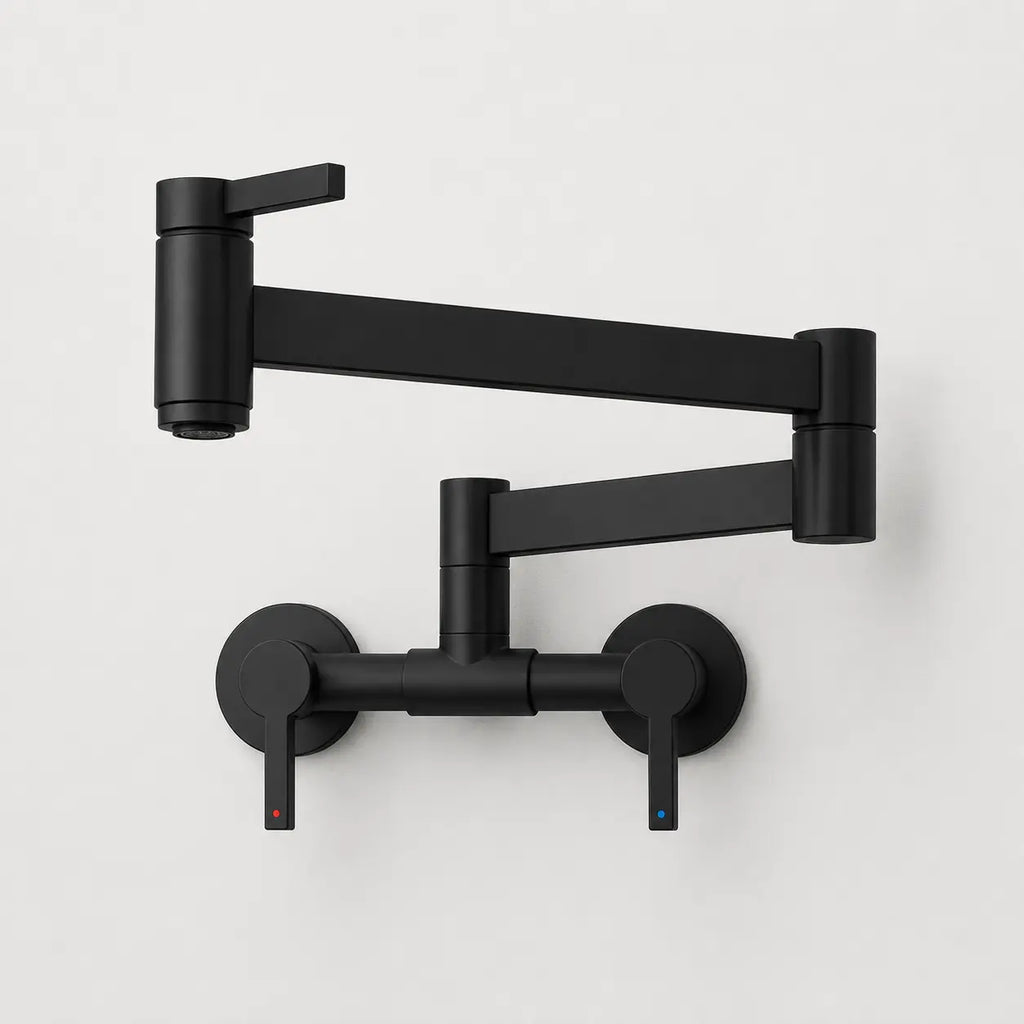 Robinet mural de cuisine noir mat à bras articulé rabattable et double levier, idéal pour remplir casseroles et marmites.