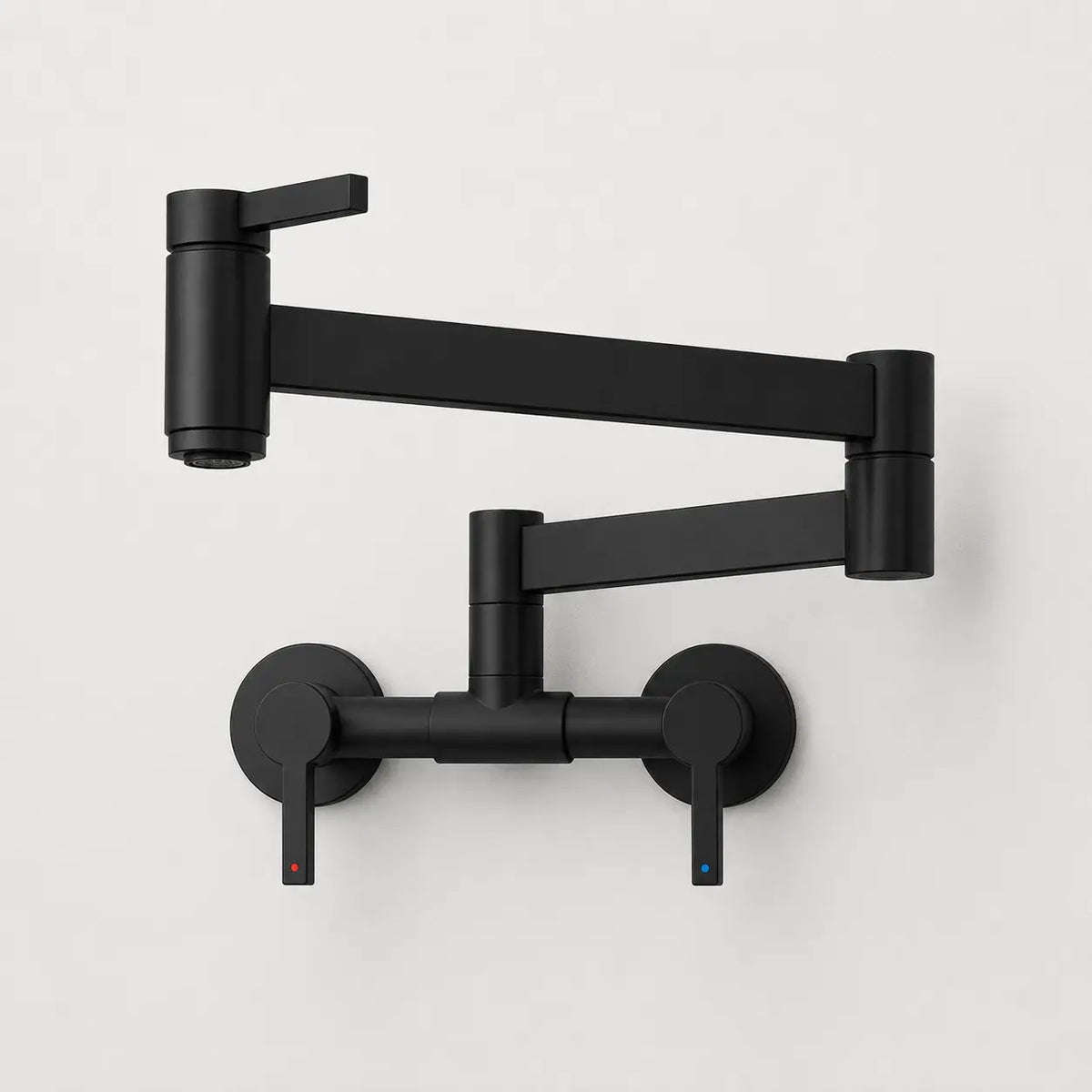 Robinet mural de cuisine noir mat à bras articulé rabattable et double levier, idéal pour remplir casseroles et marmites.