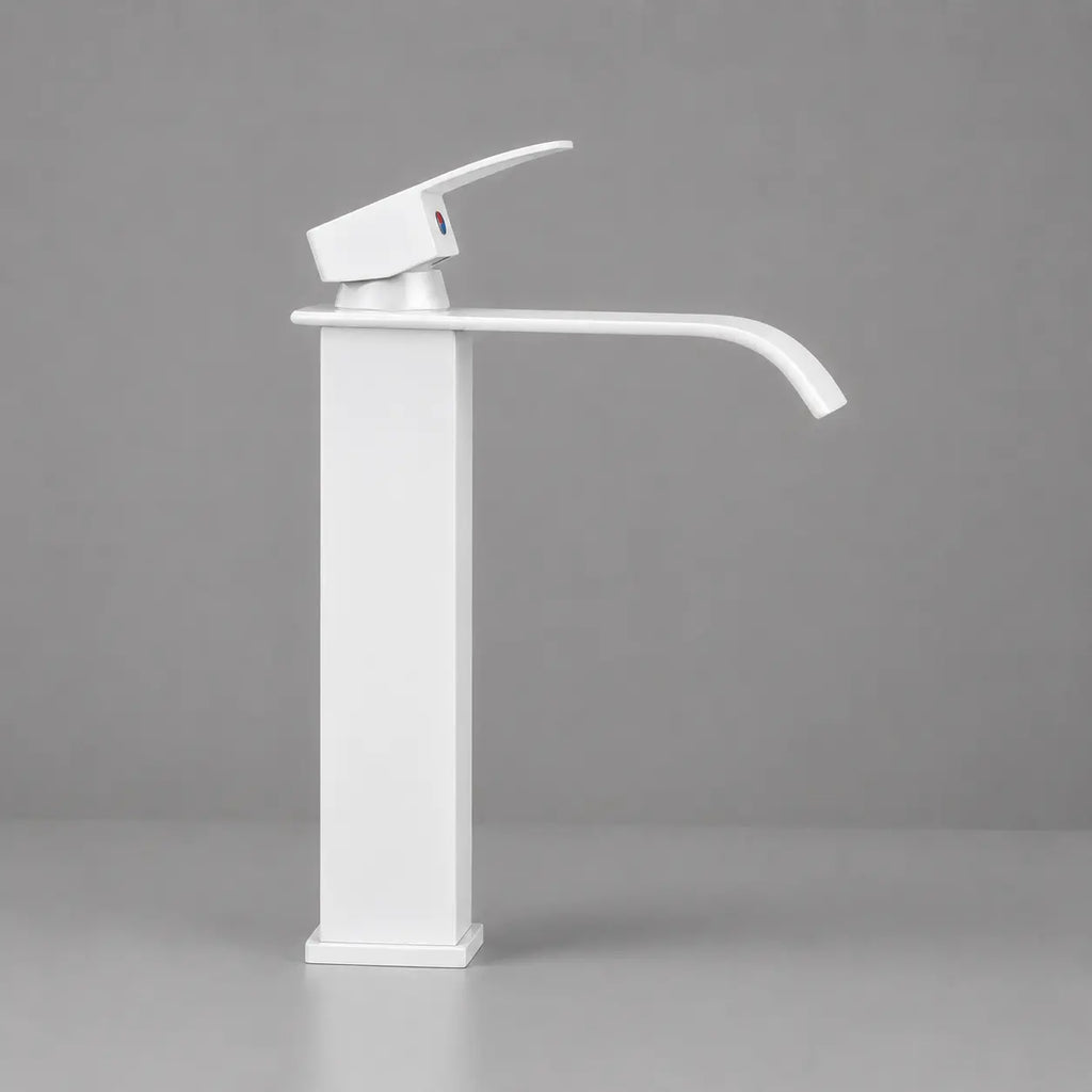 Robinet de vasque blanc avec bec courbé et monocommande, design moderne épuré pour salle de bain contemporaine.