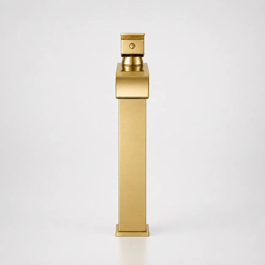 Robinet de vasque haut en or mat au design géométrique minimaliste, idéal pour salle de bain contemporaine