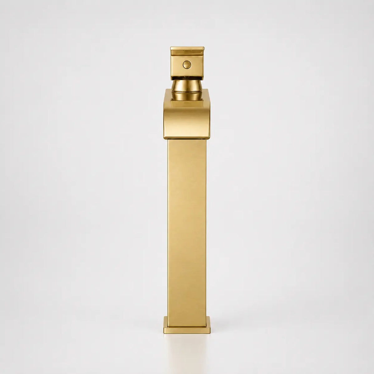 Robinet de vasque haut en or mat au design géométrique minimaliste, idéal pour salle de bain contemporaine