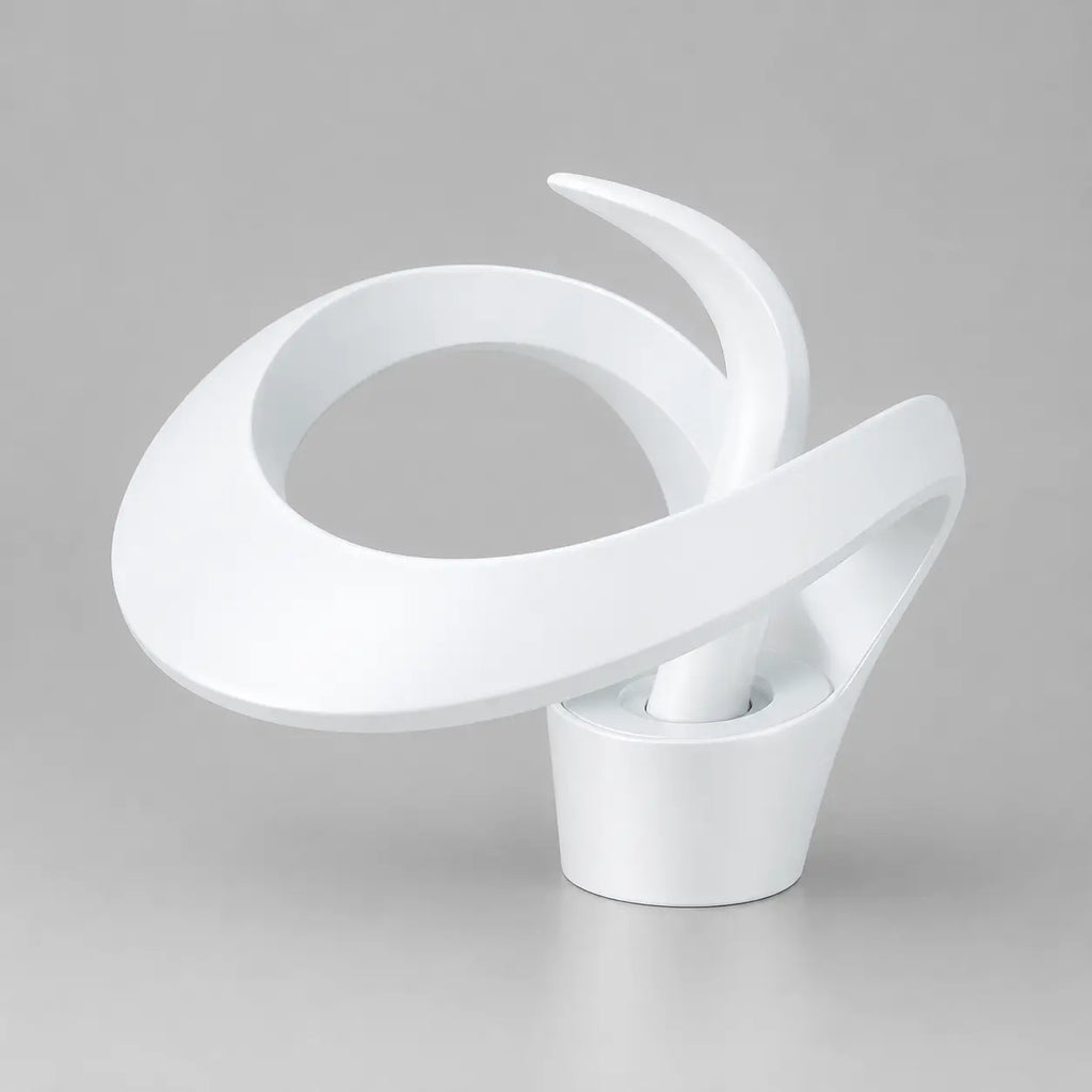Robinet de lavabo cascade blanc en laiton au design contemporain, avec bec ouvert aux courbes fluides et finition élégante.