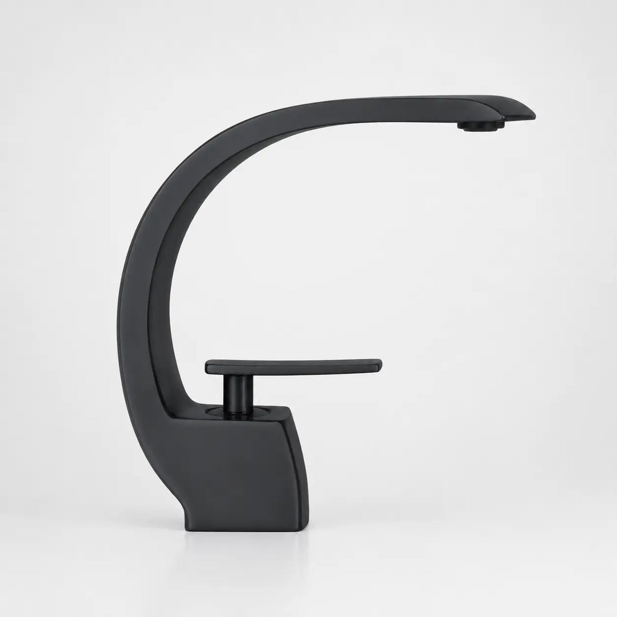 Robinet mitigeur de lavabo noir mat à silhouette arquée, design moderne et finition élégante pour salle de bain raffinée