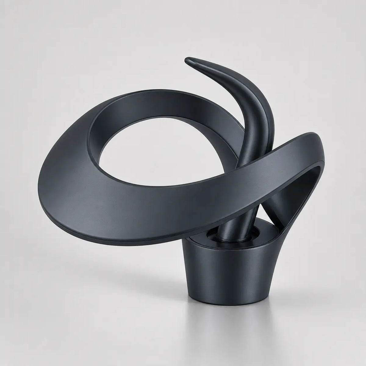Robinet de lavabo design noir mat en laiton, bec cascade sculptural au style moderne pour salle de bain élégante