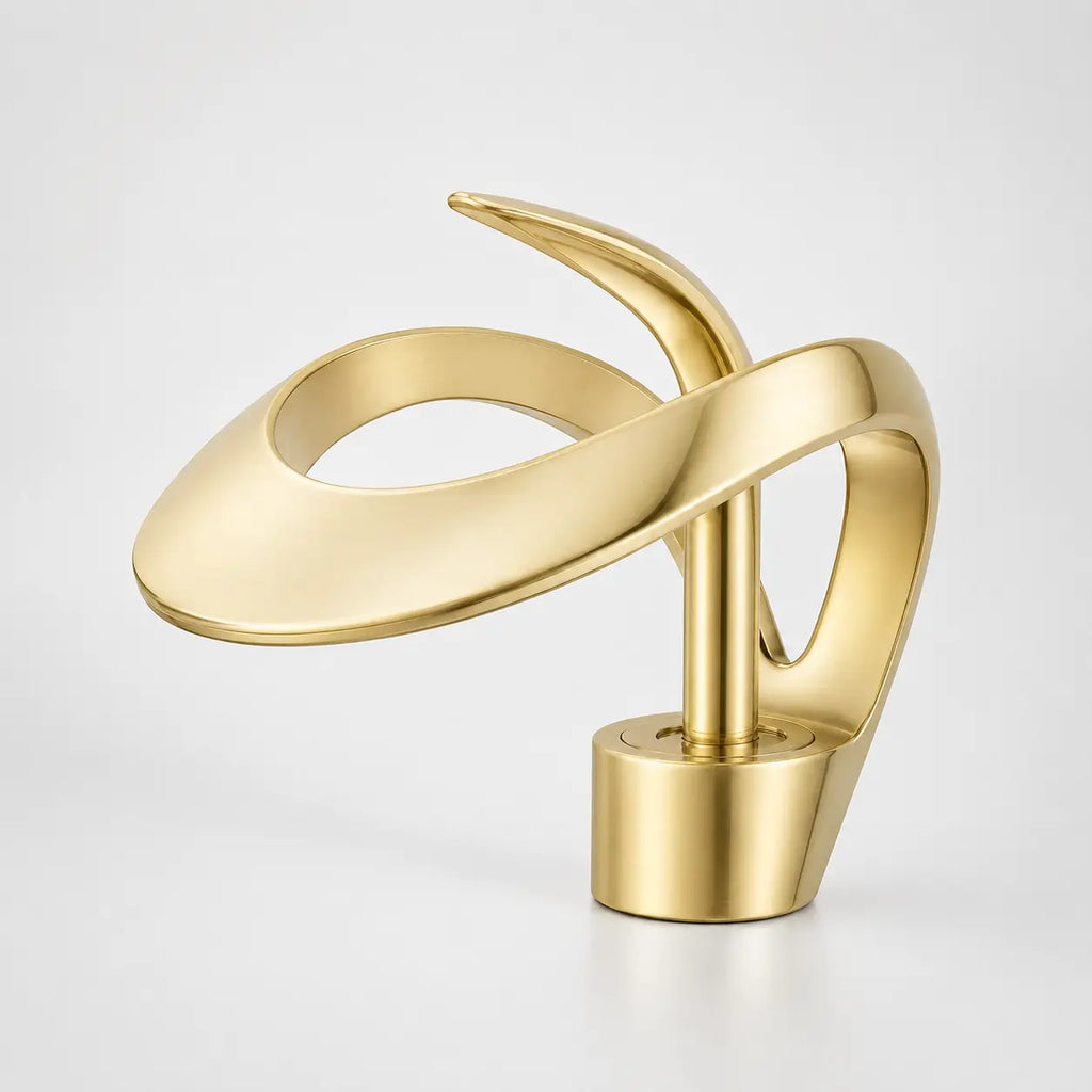 Robinet de lavabo cascade en laiton finition or mat, design sculptural moderne avec bec verseur élégant